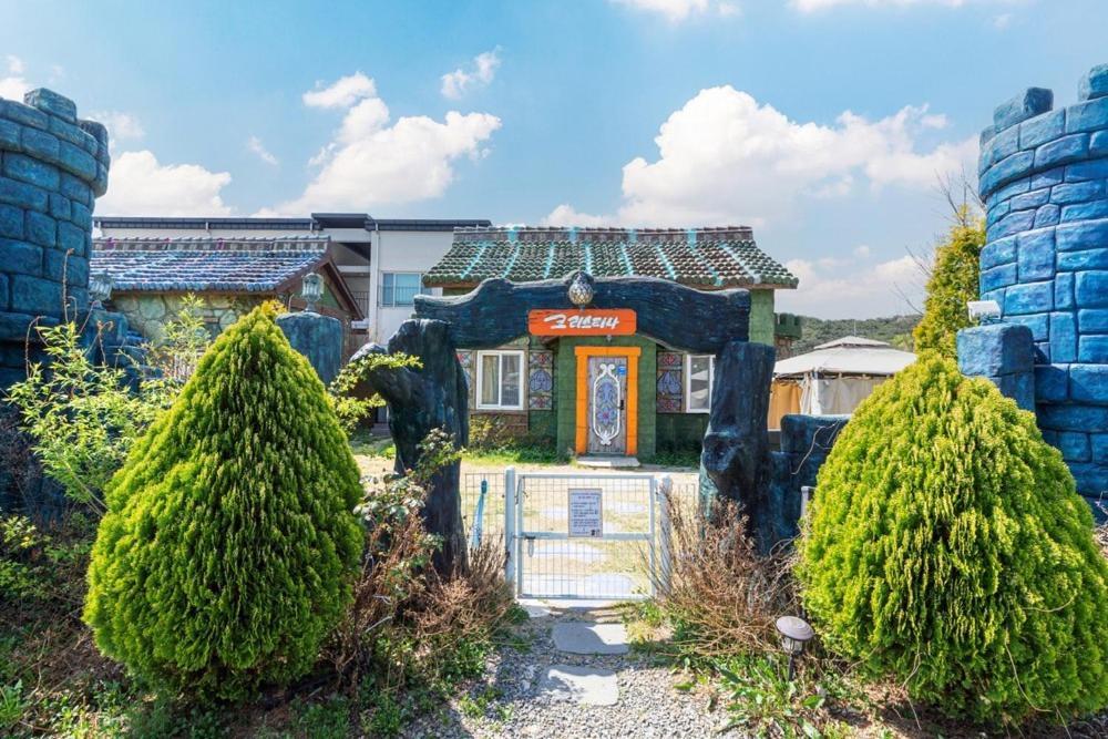 Lala Land Pet Friendly Pension Gyeongju Ngoại thất bức ảnh