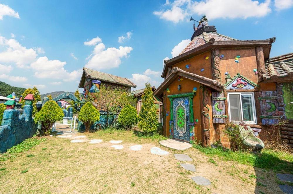 Lala Land Pet Friendly Pension Gyeongju Ngoại thất bức ảnh