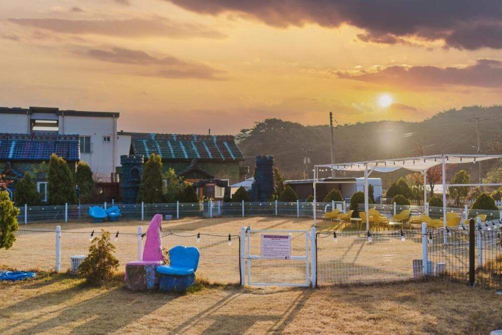 Lala Land Pet Friendly Pension Gyeongju Ngoại thất bức ảnh