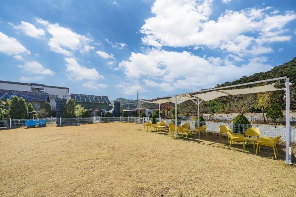 Lala Land Pet Friendly Pension Gyeongju Ngoại thất bức ảnh